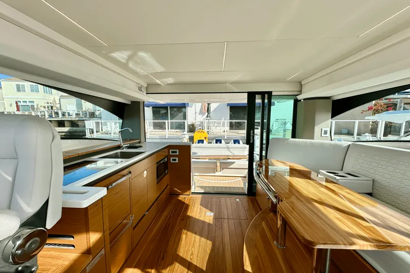 Slide: The Image of Tiara 48 LE 2025 - 22