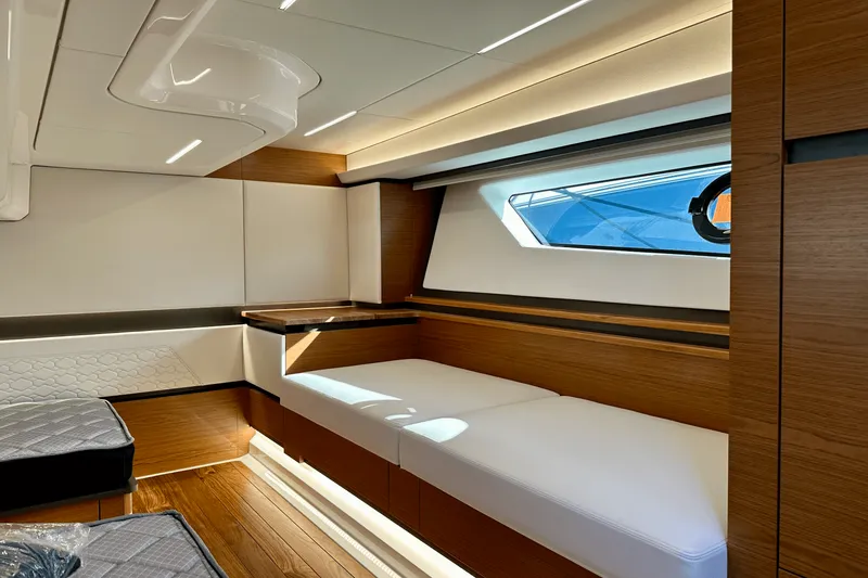 Slide: The Image of Tiara 48 LE 2025 - 35