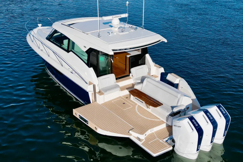 Slide: The Image of Tiara 48 LE 2025 - 4