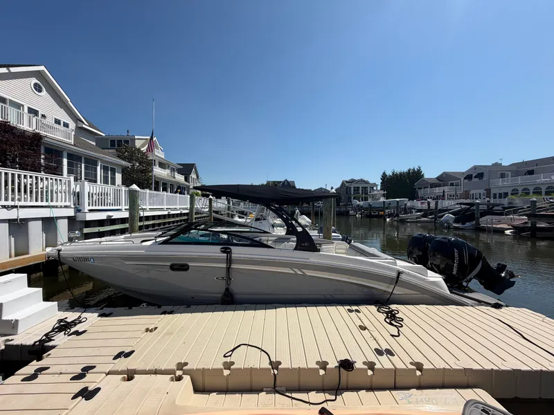 The Image of Sea Ray 290 Sundeck Outboard 2016 - 1