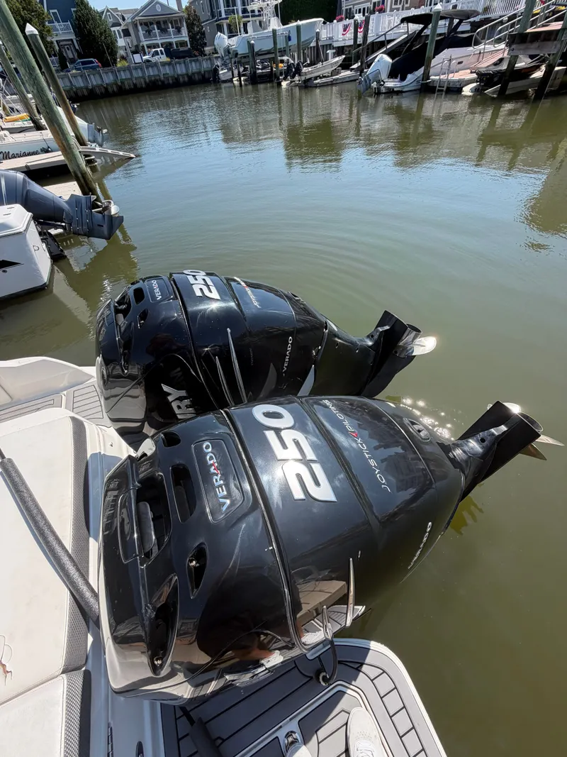 Slide: The Image of Sea Ray 290 Sundeck Outboard 2016 - 16