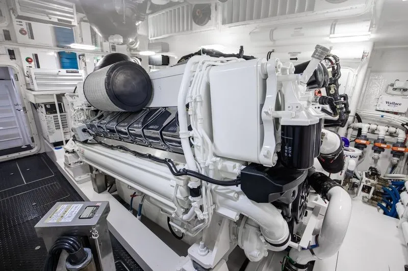 Slide: The Image of Viking 72 Convertible 2022 - 40