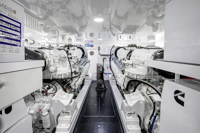 Slide: The Image of Viking 72 Convertible 2022 - 36