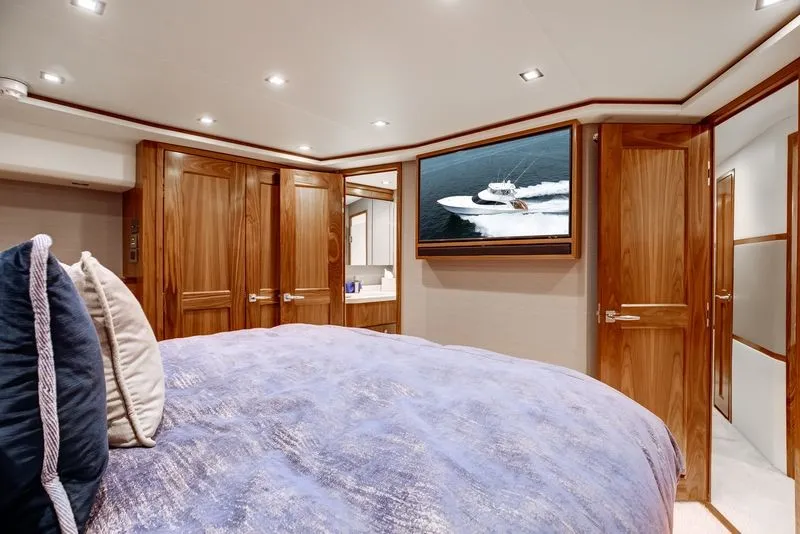 Slide: The Image of Viking 72 Convertible 2022 - 25