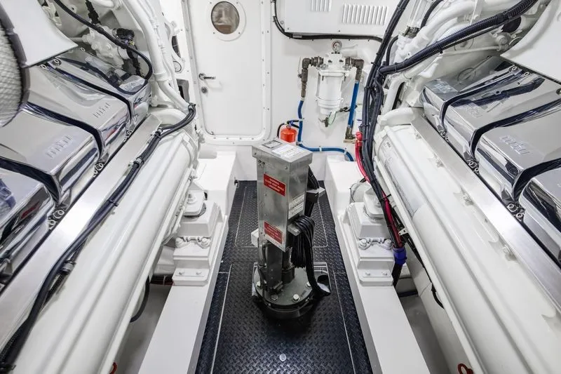 Slide: The Image of Viking 72 Convertible 2022 - 41