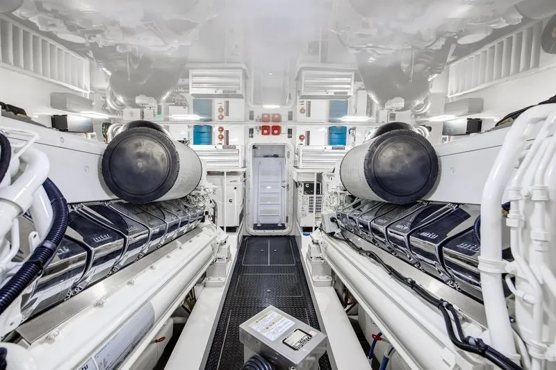 Slide: The Image of Viking 72 Convertible 2022 - 38