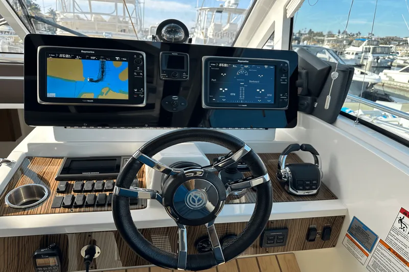 Slide: The Image of Cruisers Yachts 48 CANTIUS 2014 - 17