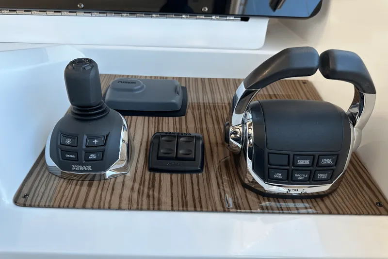 Slide: The Image of Cruisers Yachts 48 CANTIUS 2014 - 18