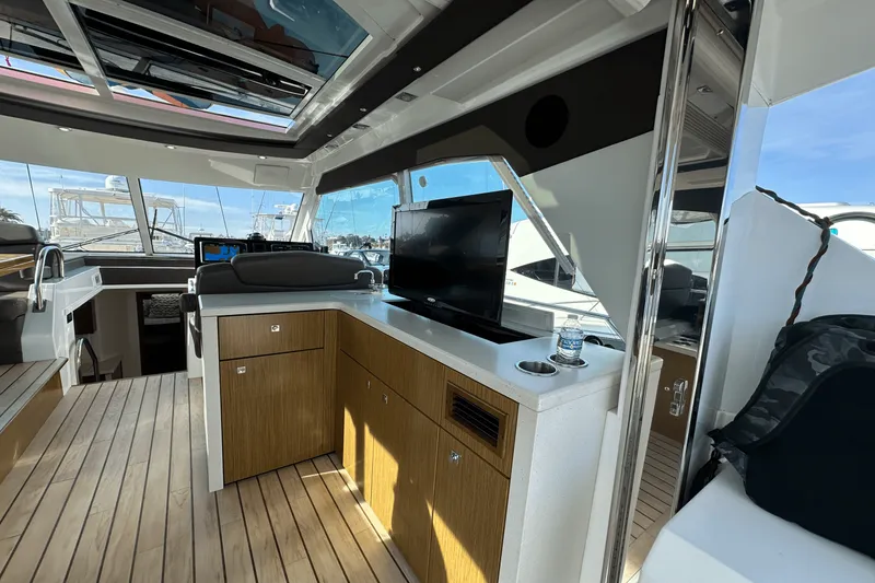 Slide: The Image of Cruisers Yachts 48 CANTIUS 2014 - 22