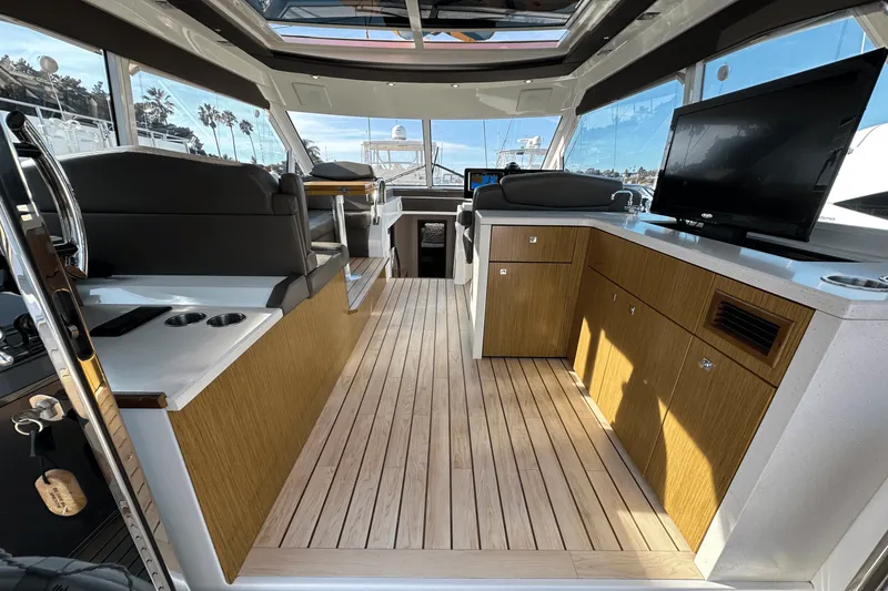 Slide: The Image of Cruisers Yachts 48 CANTIUS 2014 - 23
