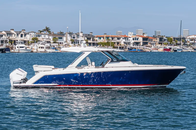 The Image of Tiara 38 LS 2025 - 0