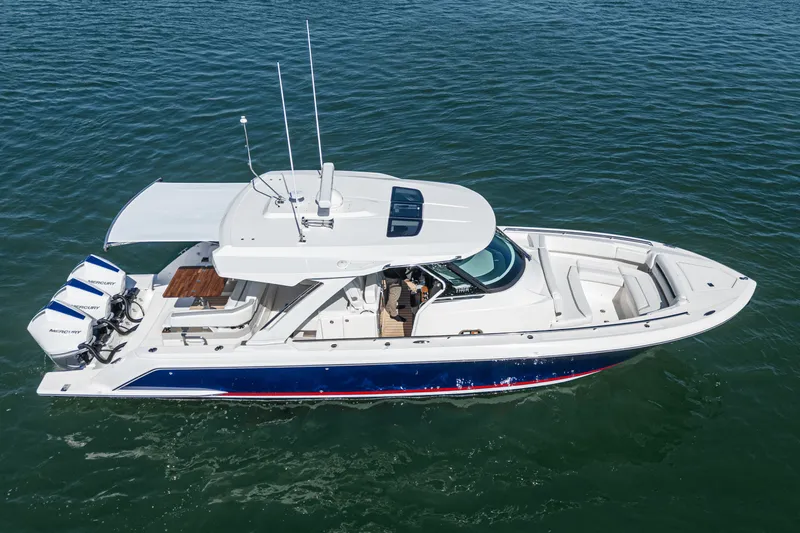 Slide: The Image of Tiara 38 LS 2025 - 14