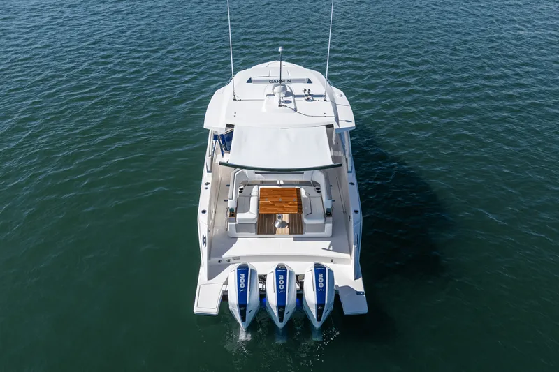 Slide: The Image of Tiara 38 LS 2025 - 17