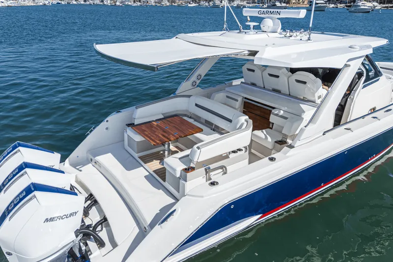 Slide: The Image of Tiara 38 LS 2025 - 18