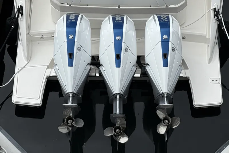 Slide: The Image of Tiara 38 LS 2025 - 20