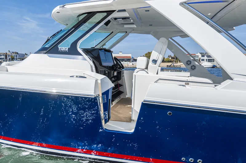 Slide: The Image of Tiara 38 LS 2025 - 28