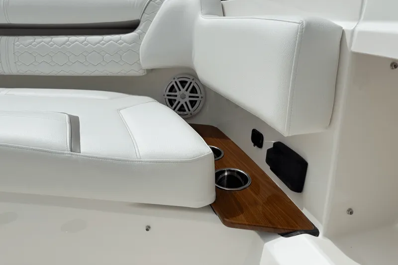 Slide: The Image of Tiara 38 LS 2025 - 35