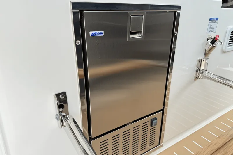 Slide: The Image of Tiara 38 LS 2025 - 46