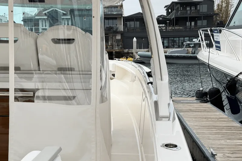 Slide: The Image of Tiara 38 LS 2025 - 51