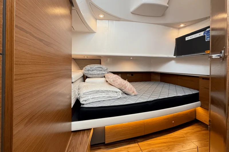 Slide: The Image of Tiara 38 LS 2025 - 55