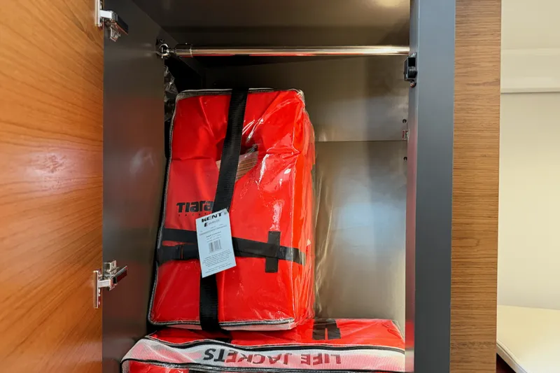 Slide: The Image of Tiara 38 LS 2025 - 57