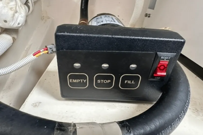 Slide: The Image of Tiara 38 LS 2020 - 17