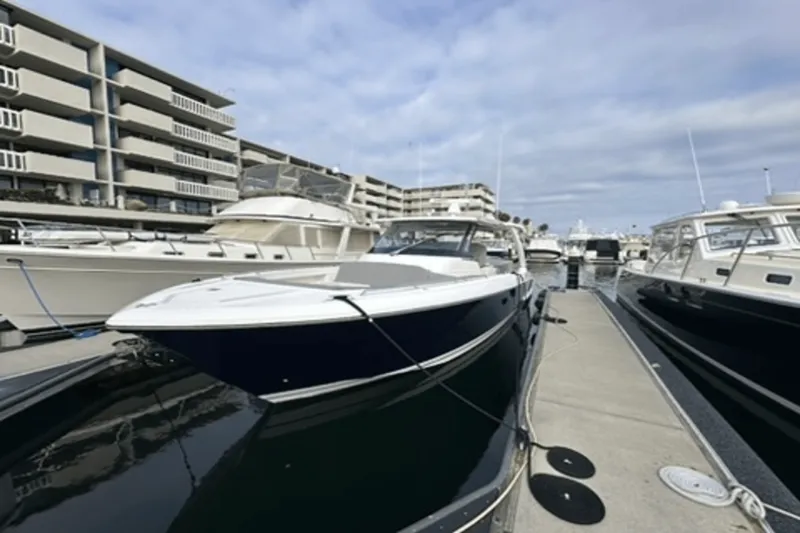 Slide: The Image of Tiara 38 LS 2020 - 2