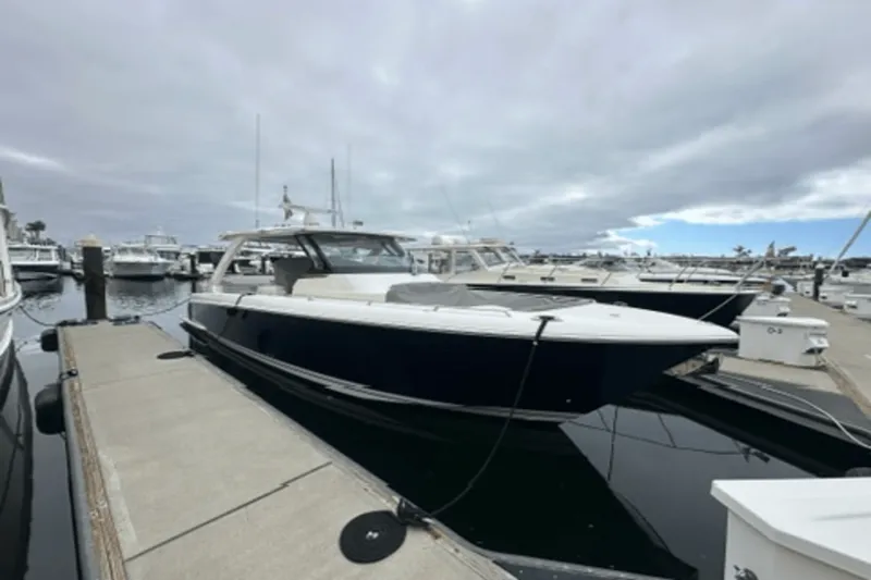 Slide: The Image of Tiara 38 LS 2020 - 22