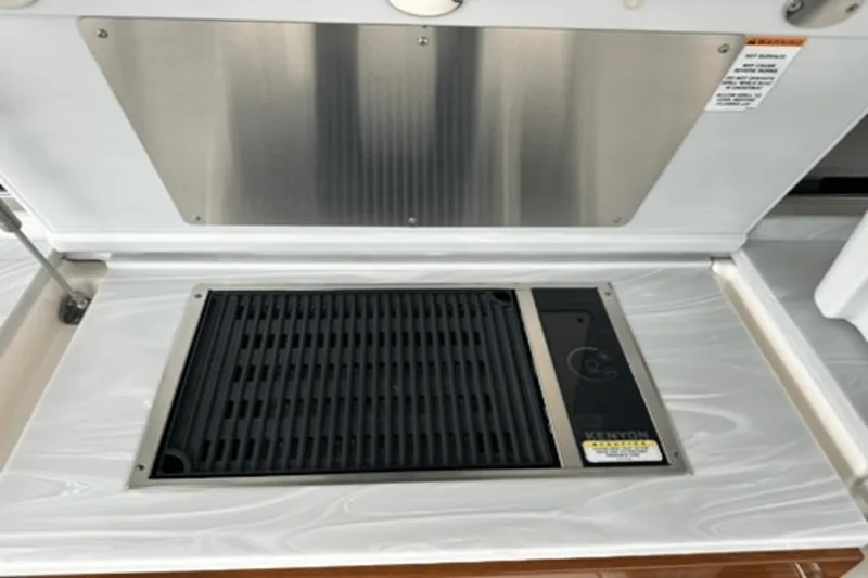 Slide: The Image of Tiara 38 LS 2020 - 27