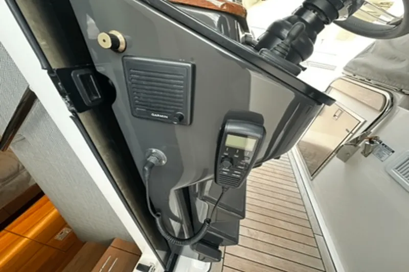 Slide: The Image of Tiara 38 LS 2020 - 35