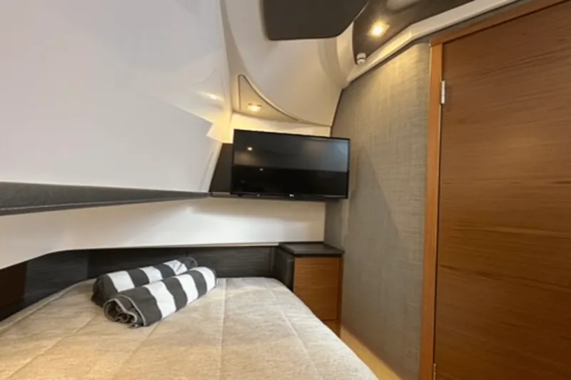 Slide: The Image of Tiara 38 LS 2020 - 44