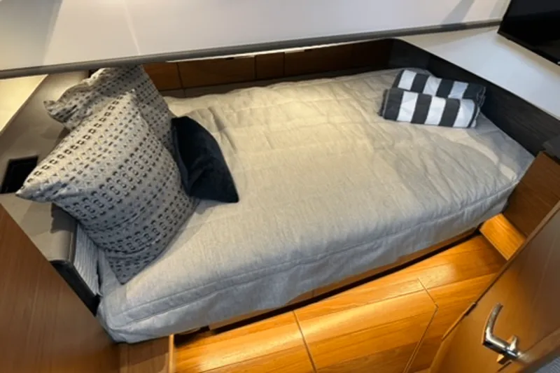 Slide: The Image of Tiara 38 LS 2020 - 47