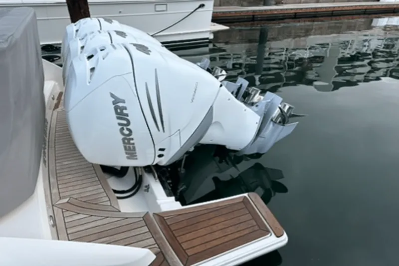 Slide: The Image of Tiara 38 LS 2020 - 51