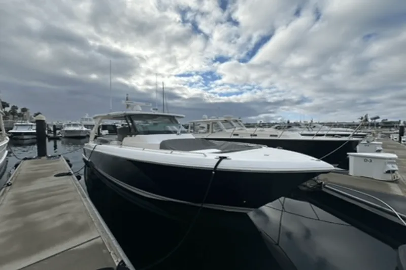 Slide: The Image of Tiara 38 LS 2020 - 53