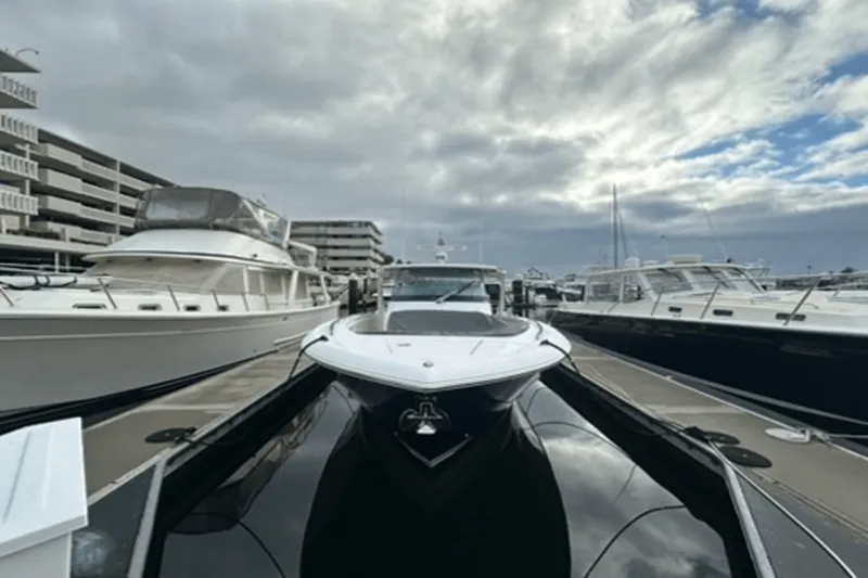 Slide: The Image of Tiara 38 LS 2020 - 54