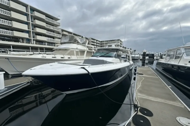 Slide: The Image of Tiara 38 LS 2020 - 55