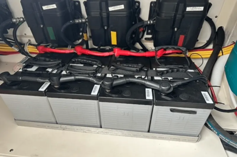 Slide: The Image of Tiara 38 LS 2020 - 59