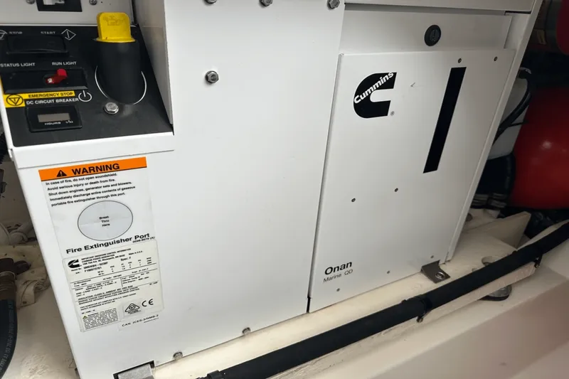 Slide: The Image of Tiara 38 LS 2020 - 61