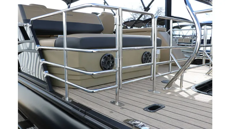 Slide: The Image of Sylvan Mirage X3 CLZ DH Tri Toon 2025 - 7