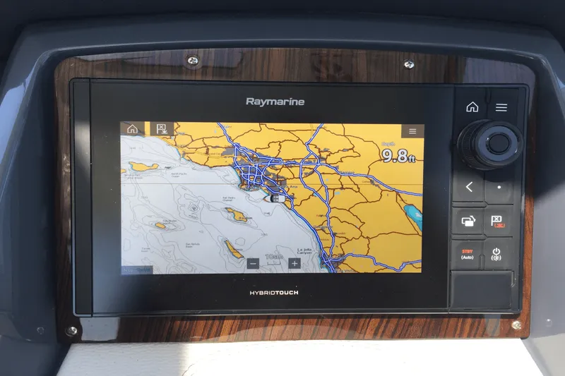 Slide: The Image of Cruisers Yachts 35 EXPRESS 2019 - 11