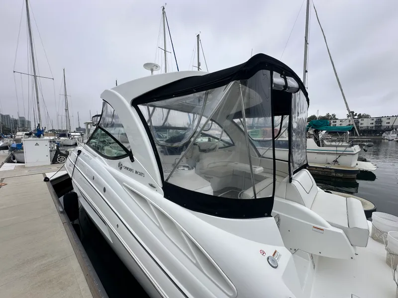 Slide: The Image of Cruisers Yachts 35 EXPRESS 2019 - 15