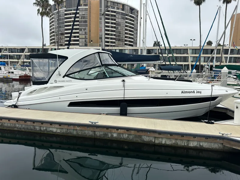 Slide: The Image of Cruisers Yachts 35 EXPRESS 2019 - 17