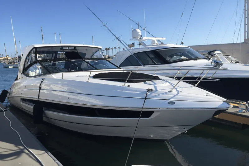 Slide: The Image of Cruisers Yachts 35 EXPRESS 2019 - 2