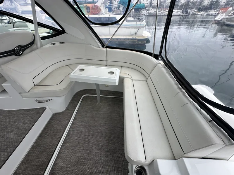 Slide: The Image of Cruisers Yachts 35 EXPRESS 2019 - 20