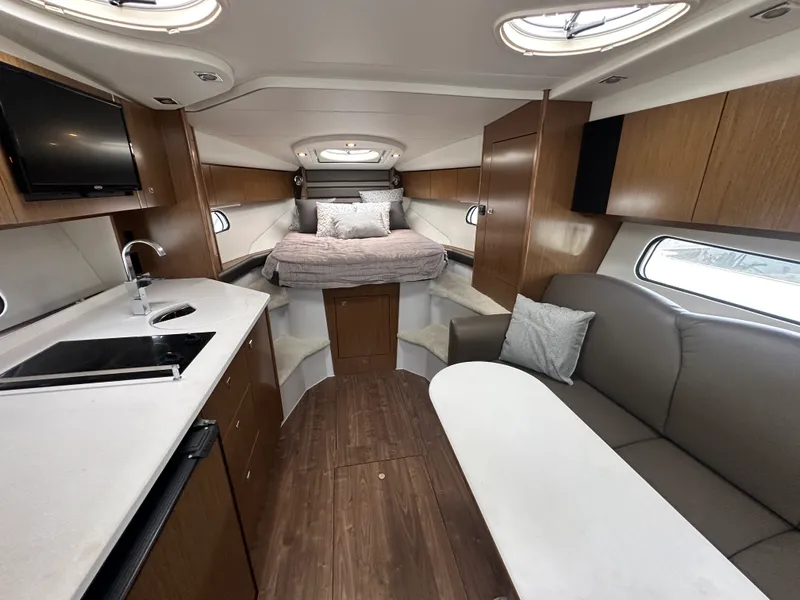 Slide: The Image of Cruisers Yachts 35 EXPRESS 2019 - 23