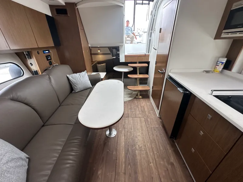 Slide: The Image of Cruisers Yachts 35 EXPRESS 2019 - 26