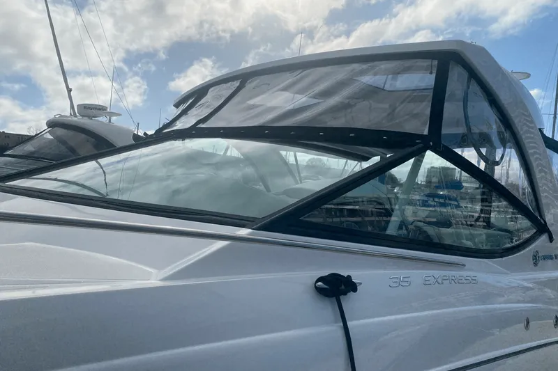 Slide: The Image of Cruisers Yachts 35 EXPRESS 2019 - 5