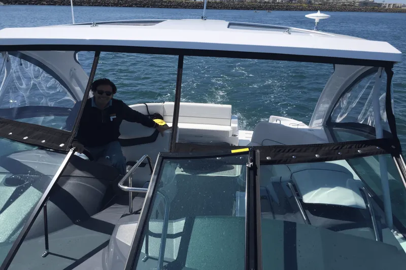 Slide: The Image of Cruisers Yachts 35 EXPRESS 2019 - 6