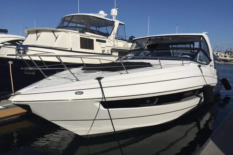 Slide: The Image of Cruisers Yachts 35 EXPRESS 2019 - 7