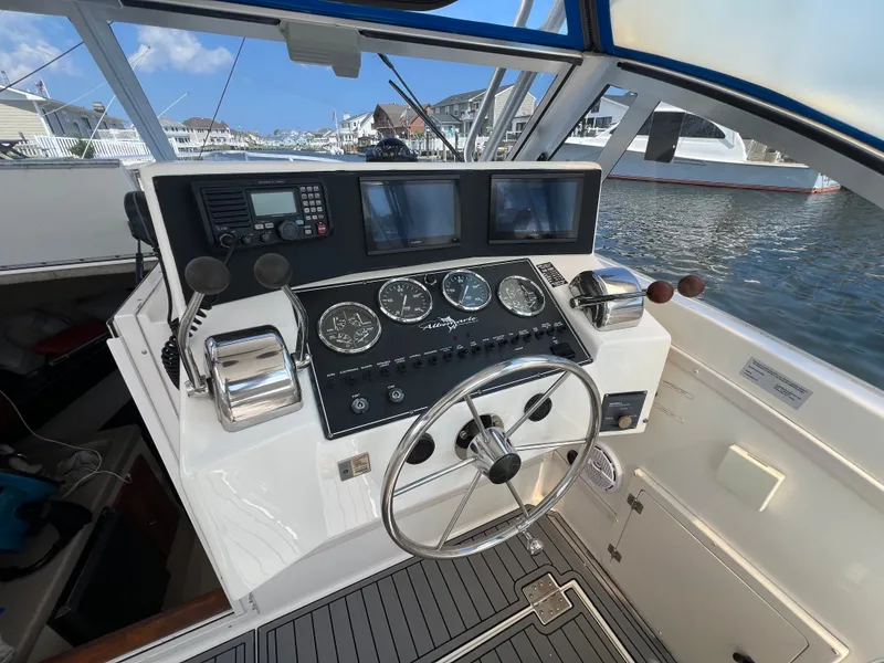 Slide: The Image of Albemarle 280 Express Fisherman 2002 - 6